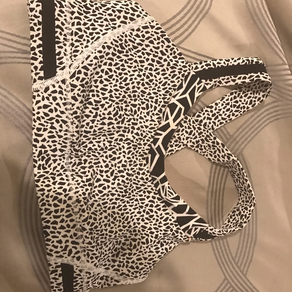 Lululemon sports bra
